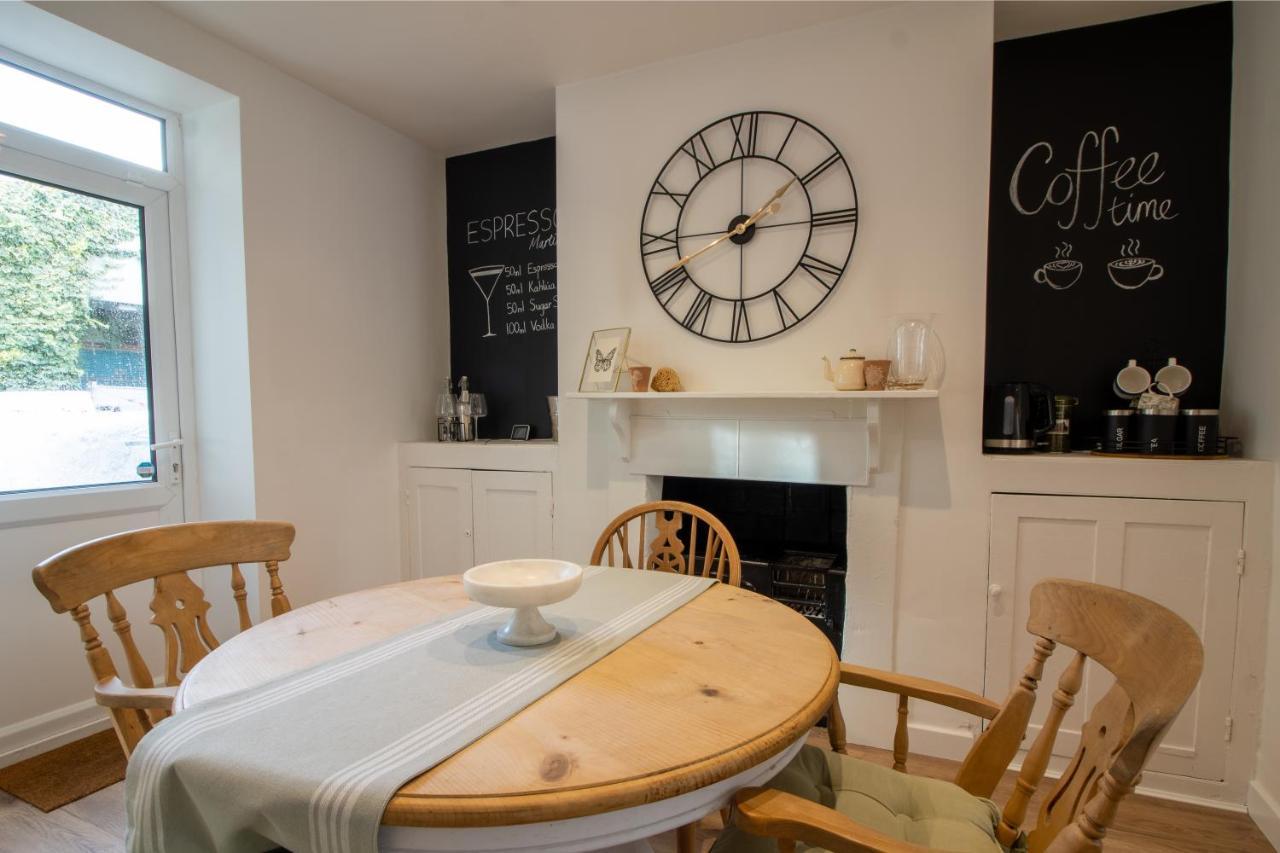 Stylish And Modern Town Centre End-Of Terrace Home Ньютон Эбэт Экстерьер фото